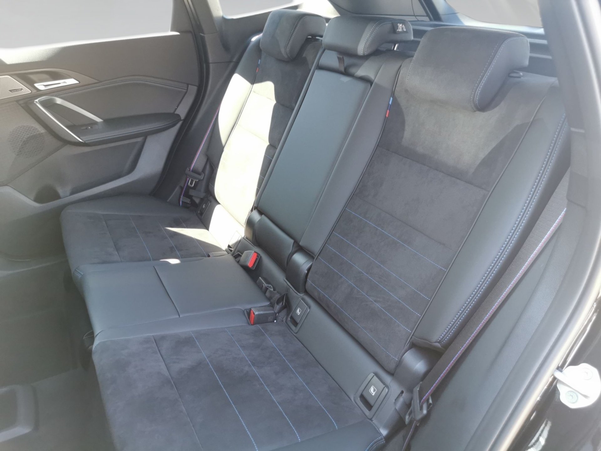 BMW X1 X1 sDrive20d M SPORT PRO AHK ParkAss H&K Lenkhzg (Bild 8)
