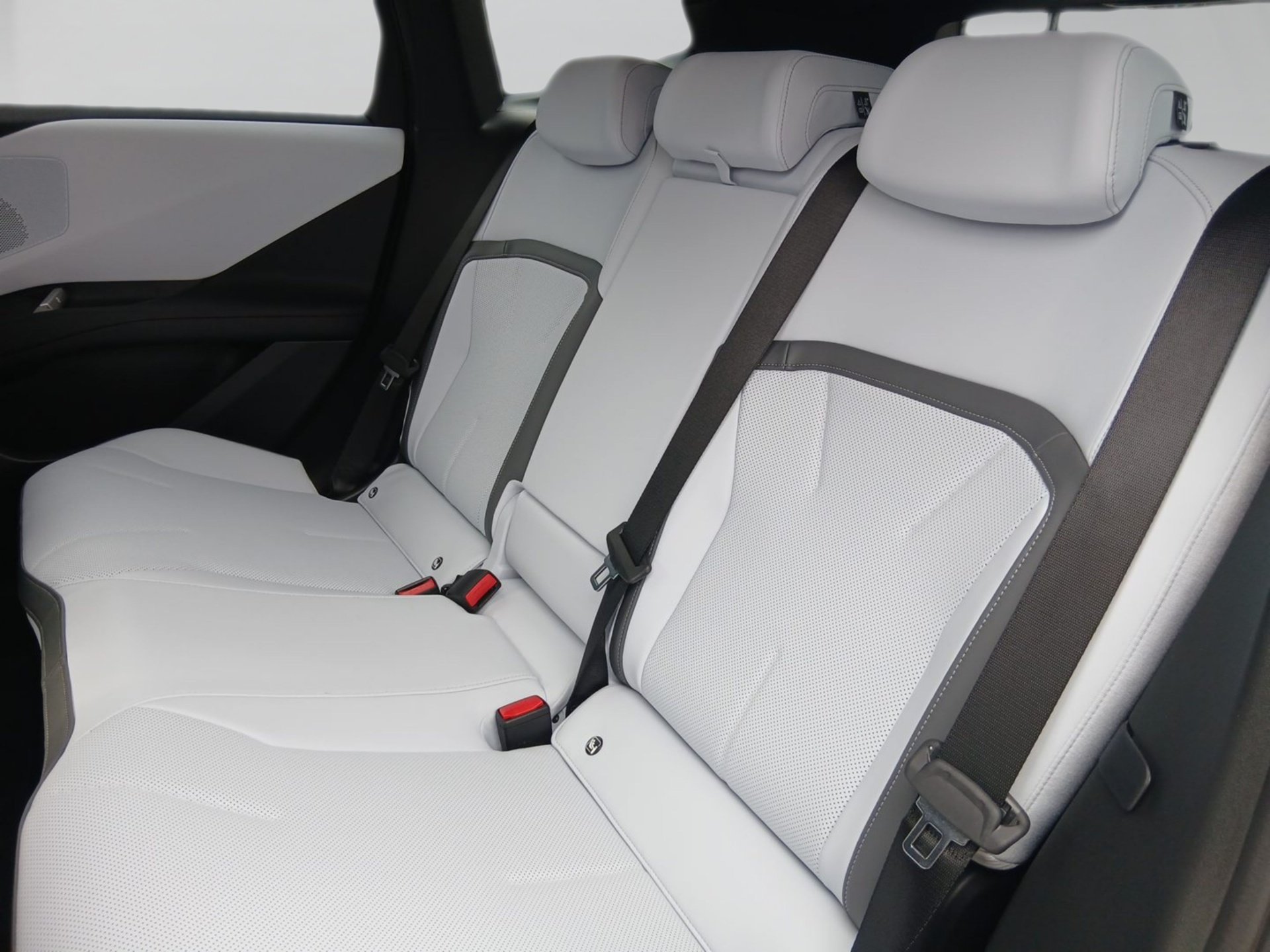 BMW iX3 50 xDrive M SPORT PanoramicVision ACC 360° iX3 50 xDrive M SPORT PanoramicVision ACC 360° (Bild 8)
