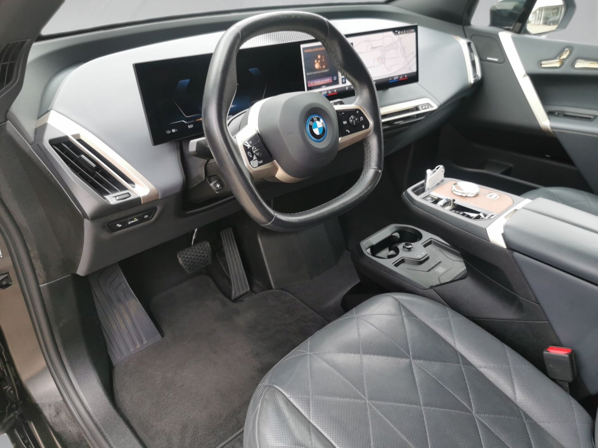 Bild 4 BMW iX xDrive40 M SPORT SoftClose Sitzbelüft Luftfed