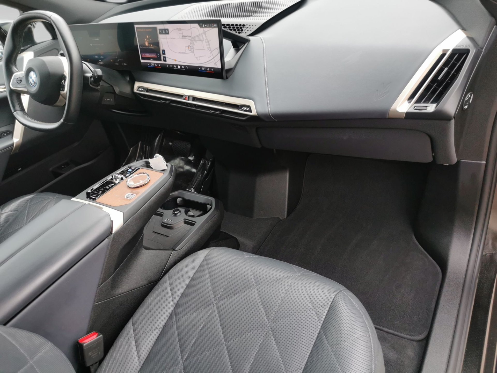 Bild 5 BMW iX xDrive40 M SPORT SoftClose Sitzbelüft Luftfed