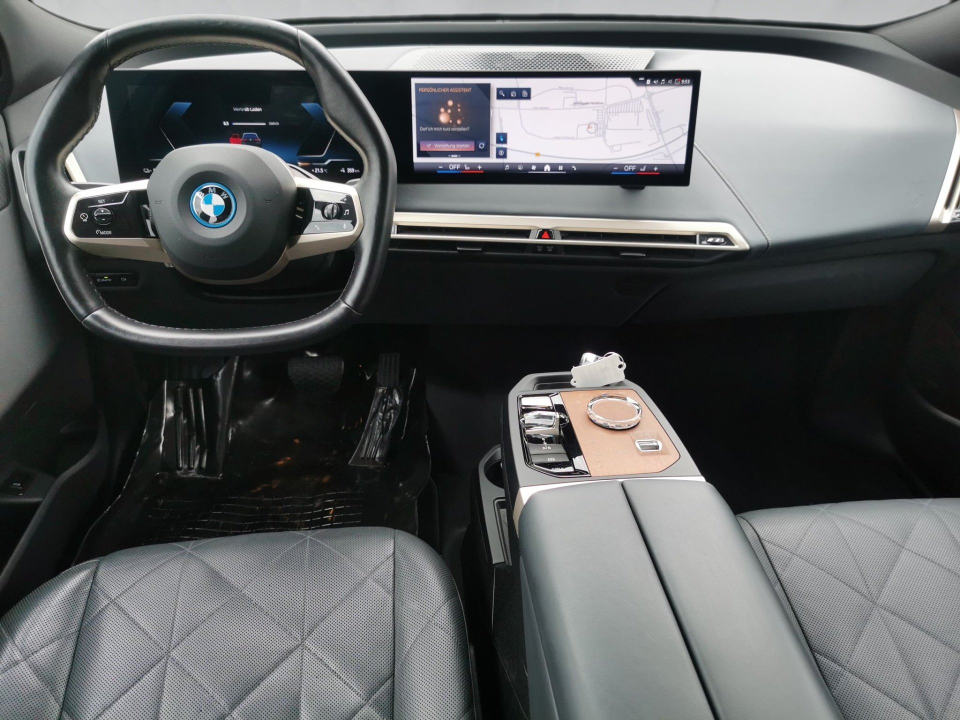 Bild 6 BMW iX xDrive40 M SPORT SoftClose Sitzbelüft Luftfed