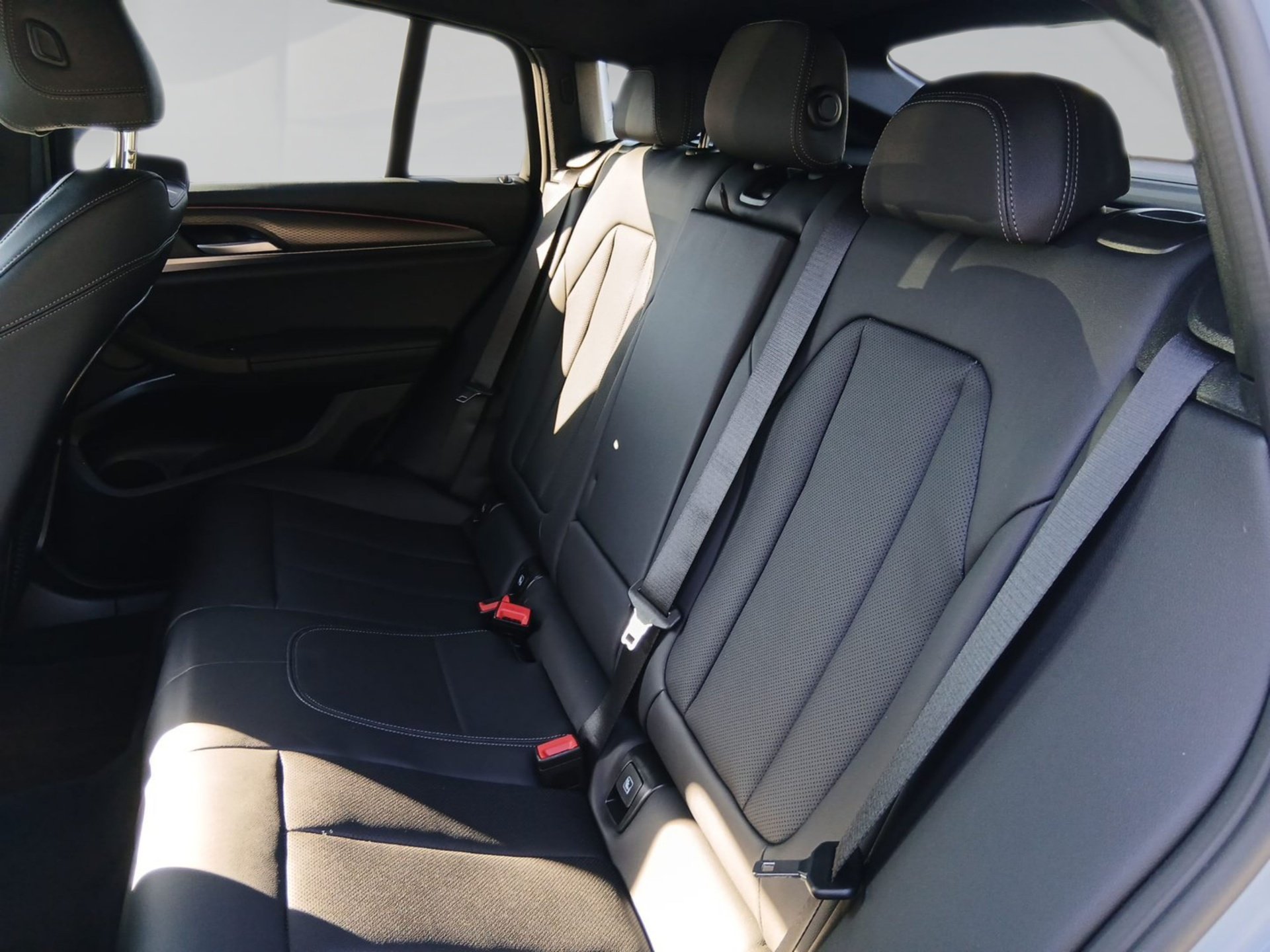 BMW X4 X4 xDrive20d M SPORT AHK Standhzg H&K Lenkhzg (Bild 8)