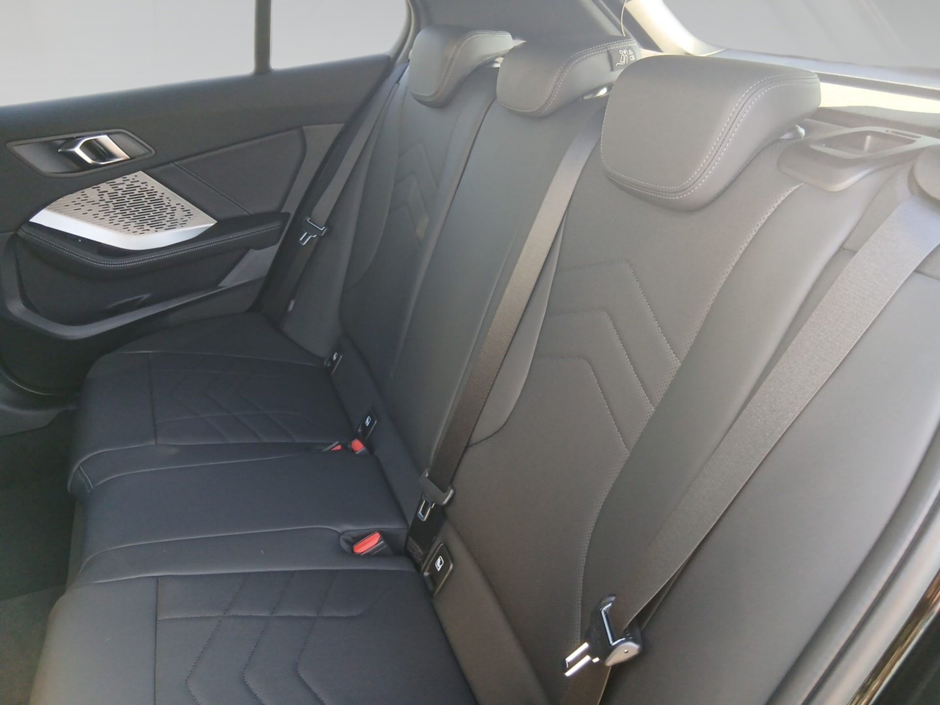 Bild 8 BMW 120 M SPORT LED DrivingAss ParkAss KeyLess Navi