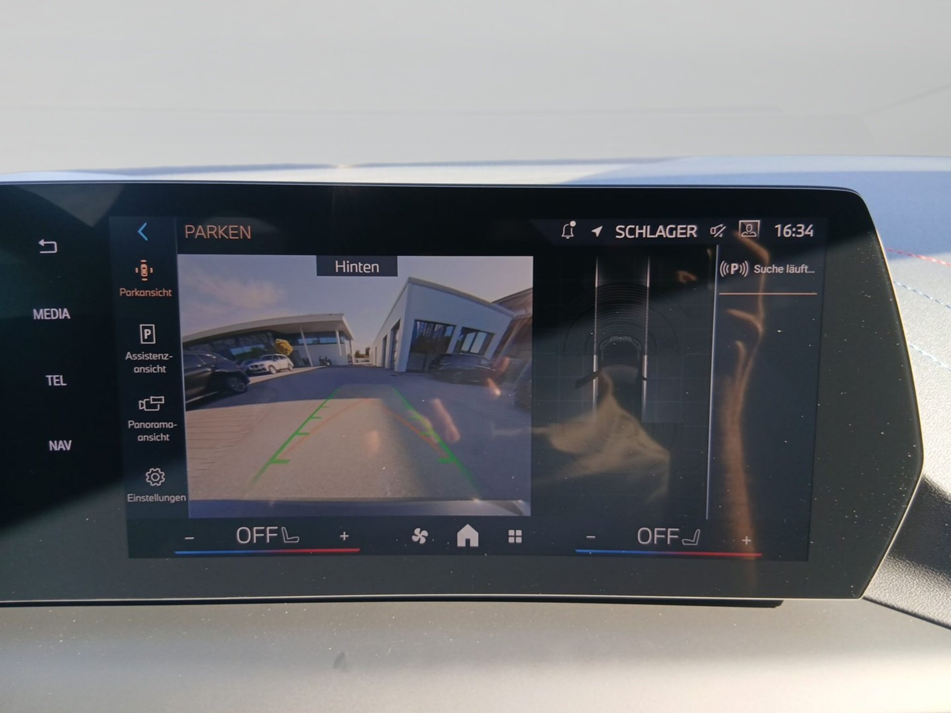 Bild 10 BMW 120 M SPORT LED DrivingAss ParkAss KeyLess Navi