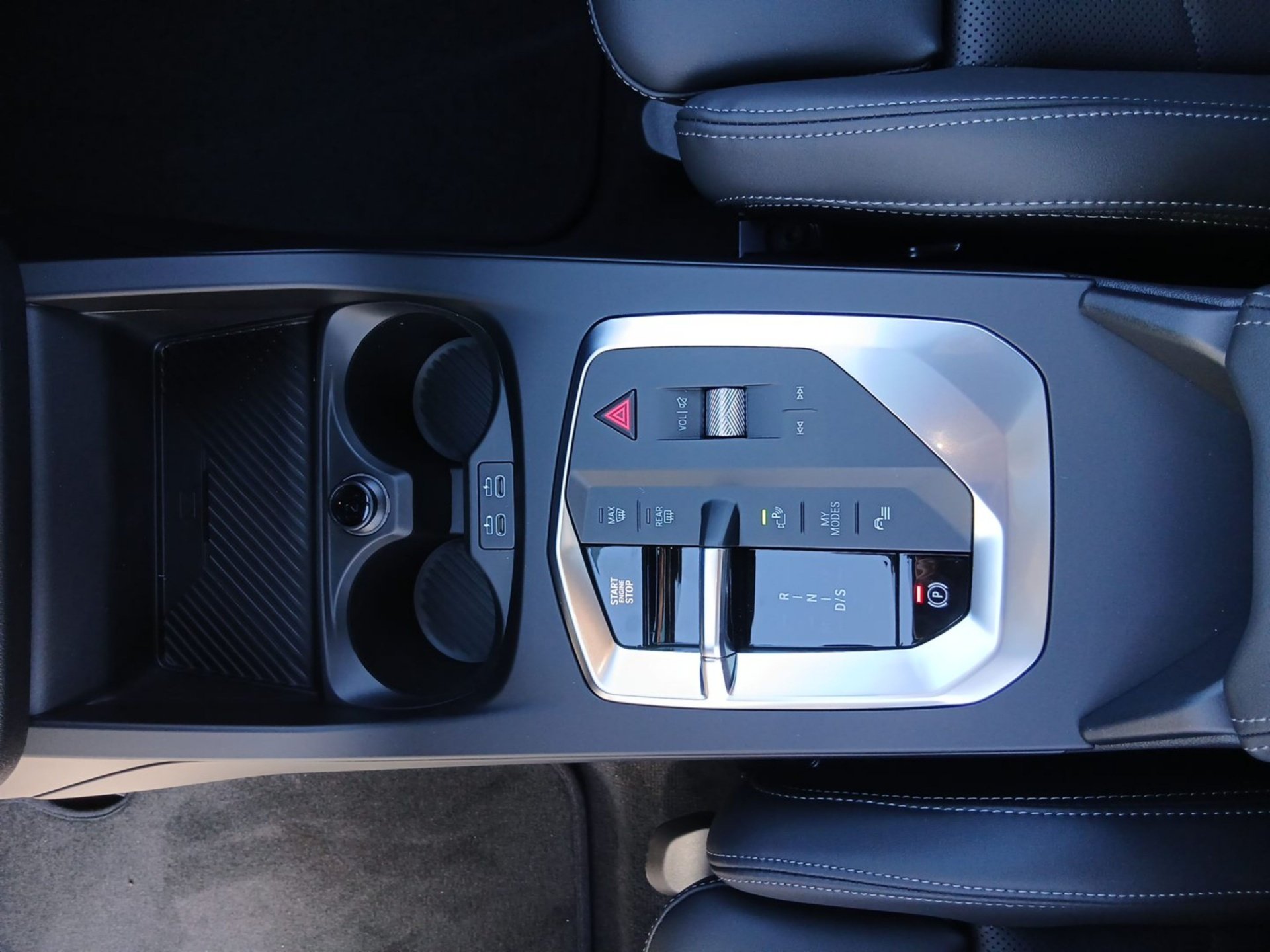 Bild 12 BMW 120d M SPORT LED H&K DrivingAss ParkAss KeyLess
