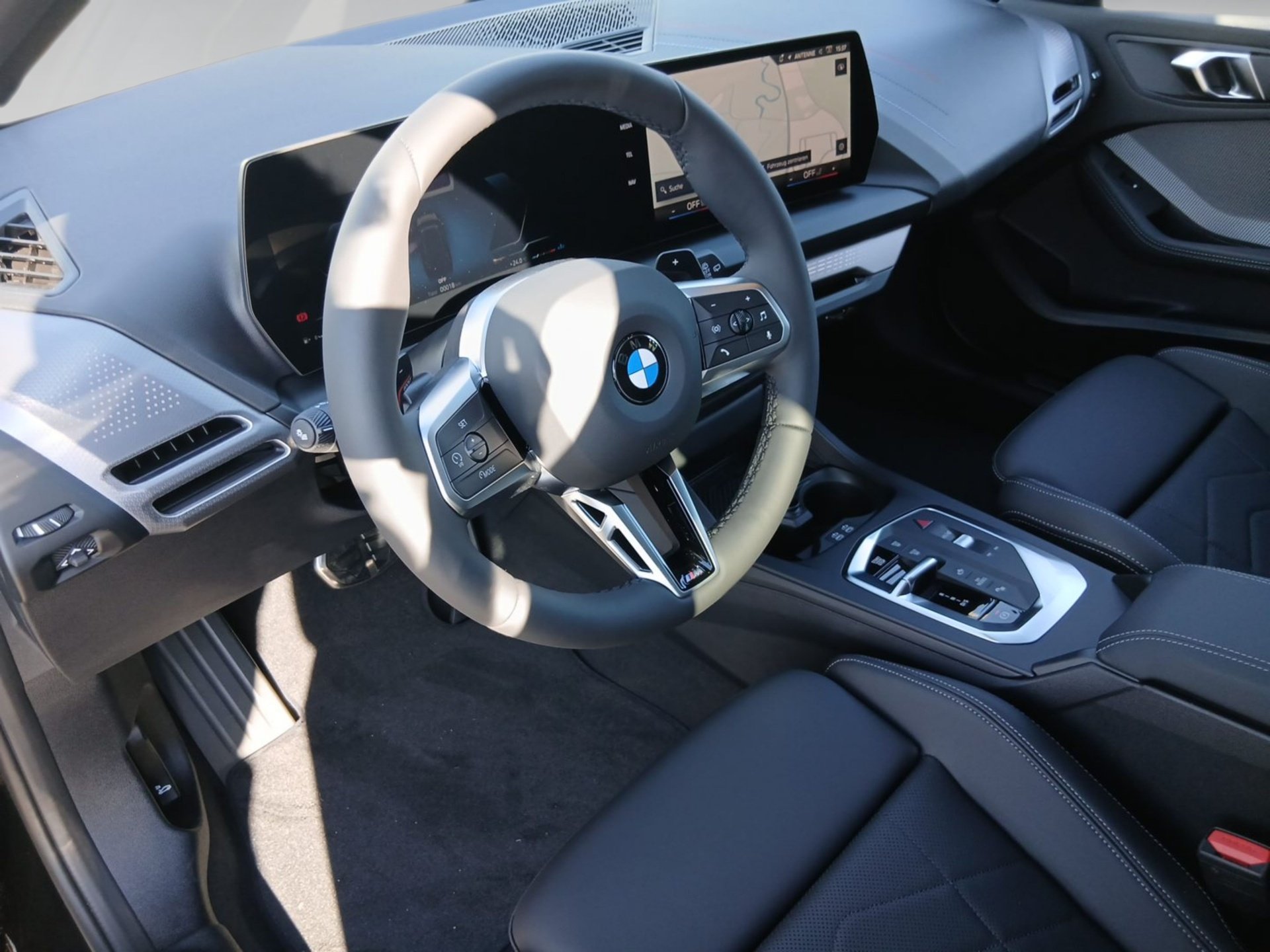 Bild 5 BMW 120d M SPORT LED H&K DrivingAss ParkAss KeyLess